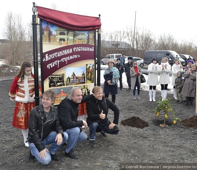 Тобольск, апрель 2016 г. На церемонии закладки памятного знака в месте строительства нового театра-теремка. Фото из интернета
