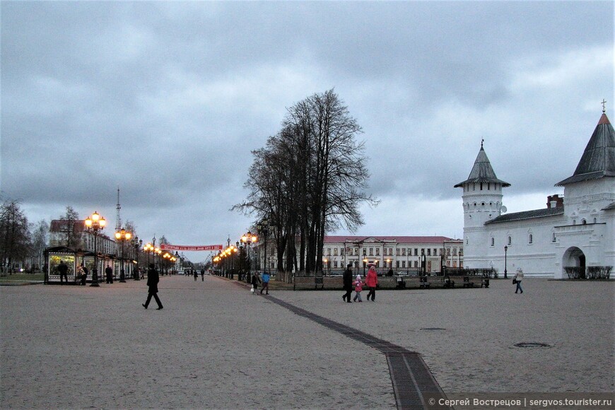 Красная площадь после заката солнца. Тобольск, 2013