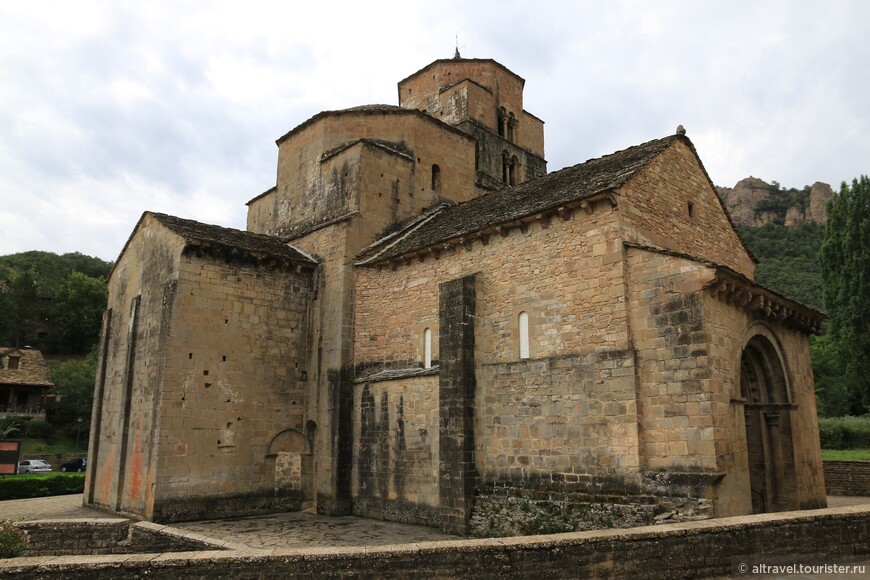 Церковь Святой Девы (Iglesia de Santa María), 11-й век.