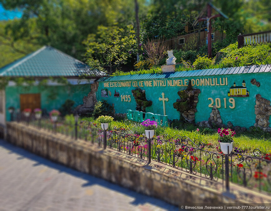 Времена года, Молдавия. Весна, монастырь Святой Троицы