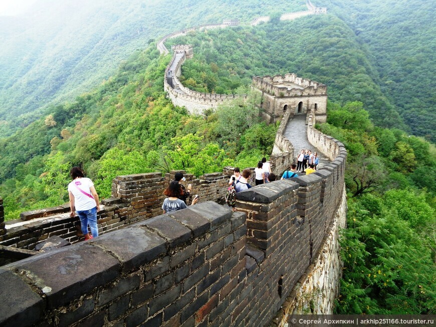Великая Китайская стена в районе Мутяньюй в 80 км от Пекина