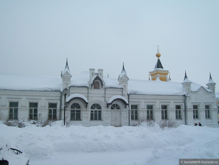 Город Дзержинский и монастырь с котами