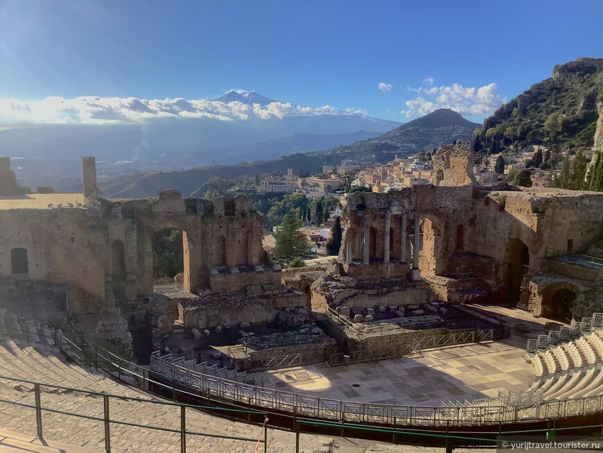 Амфитеатр в Таормина является вторым по величине из античных театров Сицилии после театра в Сиракуза