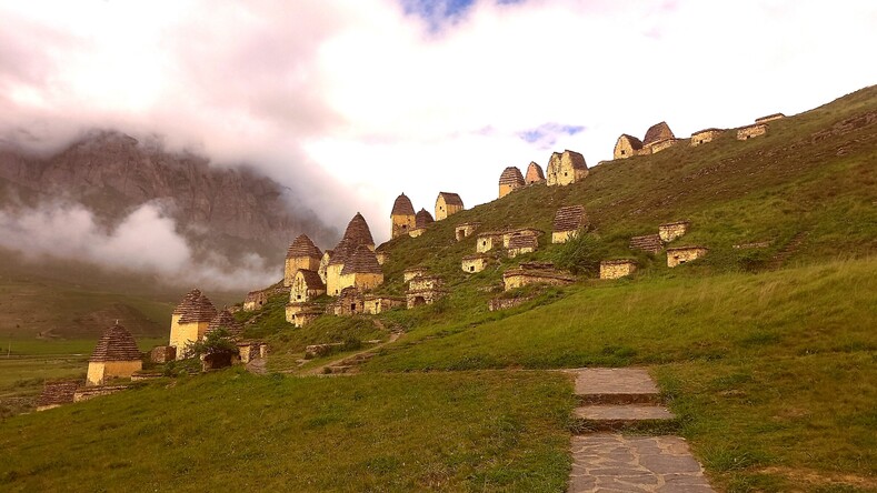 Даргавс - самый крупный (и фотогеничный) некрополь Северного Кавказа