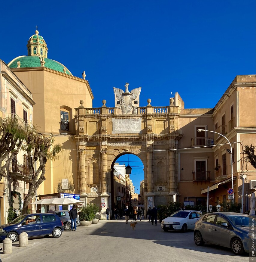 Ворота Гарибальди в Старый город Марсала