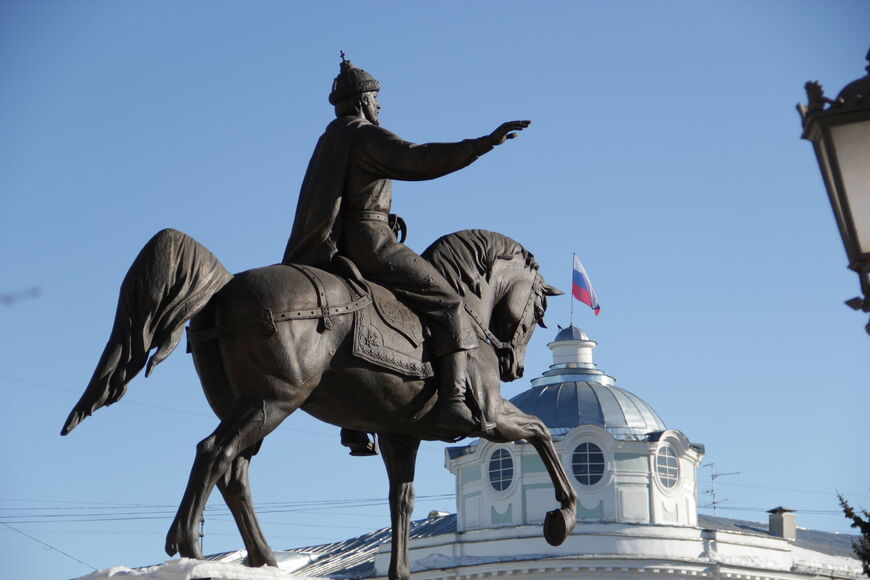 Памятник Михаилу Тверскому <br/> на площади М. Тверского 