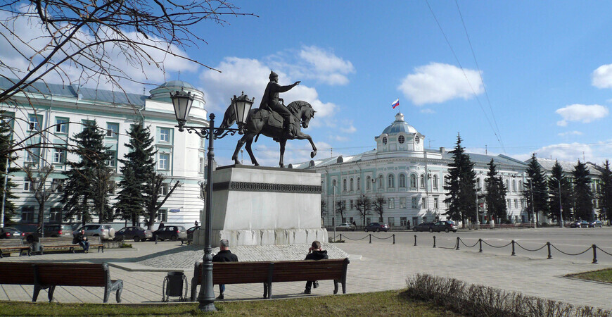 Памятник Михаилу Тверскому <br/> на площади М. Тверского 