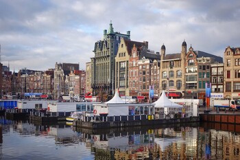 Власти Амстердама хотят закрыть ряд магазинов и отелей в центре  