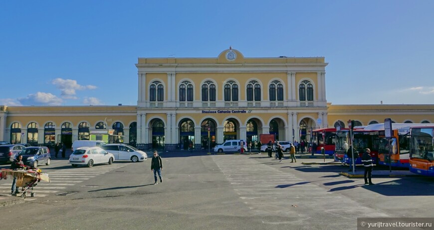 Железнодорожный вокзал г. Катания