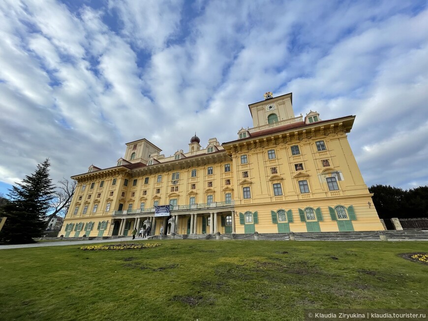 Дворец Эстерхази — «Женский дворец и дворец Гайдна»