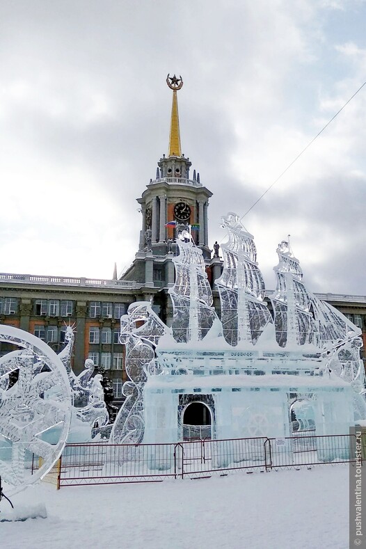 Екатеринбург, ледяной городок на площади. 2020.