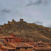 Альбаррасин. Вид на крепостную стеру и башню 