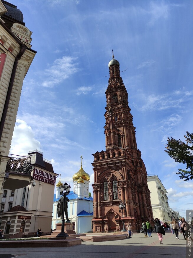 Красная башня-колокольня Богоявленского Собора