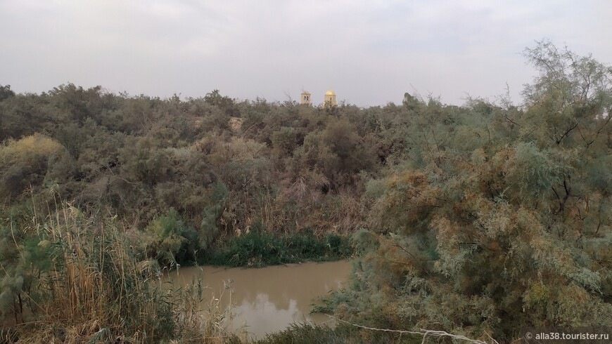 Река Иордан, гора Небо и древняя карта в Мадабе. Иордания
