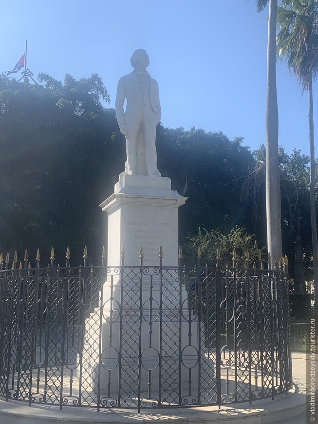 Памятник Карлосу Мануэлю де Сеспедесу - одному из руководителей Десятилетней войны Кубы против испанских колонизаторов.