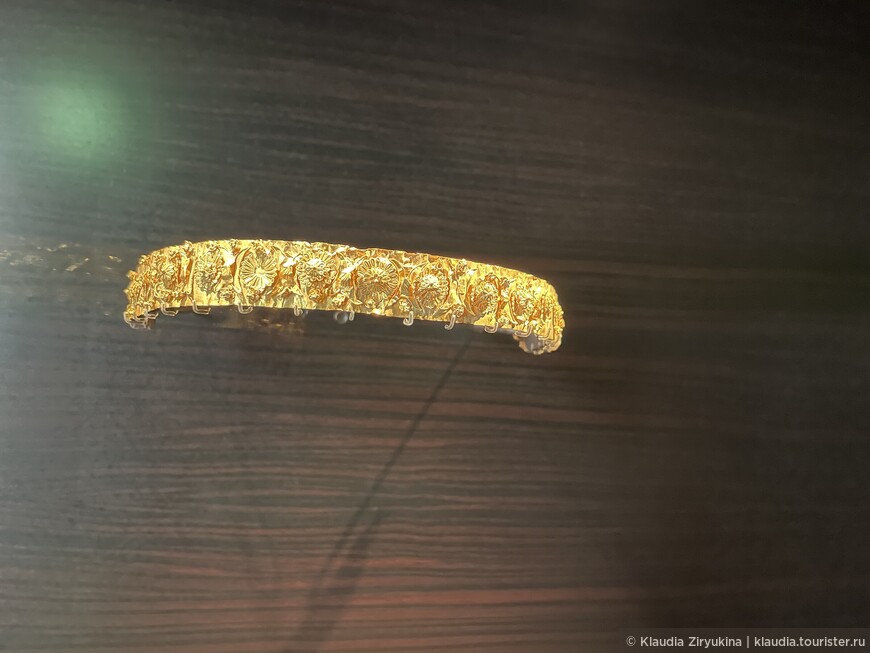 Диадема с украшениями розетками. Греция, 400-300 годы до н.э. Золото.