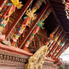 Резные балки с изображением божеств в храме Танадэви Тарини Бхавани.