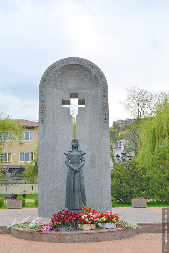 Памятник медикам-героям Великой Отечественной войны 1941-1945г.г.