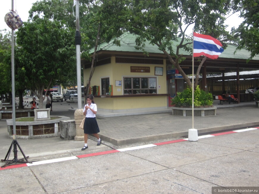 Вокзал провинциального тайского города — вполне приличный