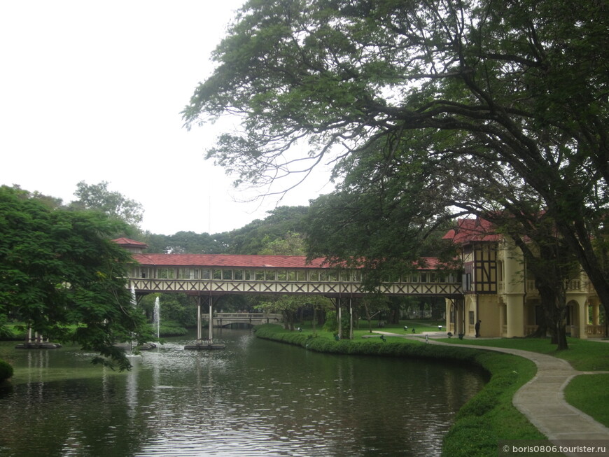 Дворцовый комплекс с парком, красивый и малолюдный 
