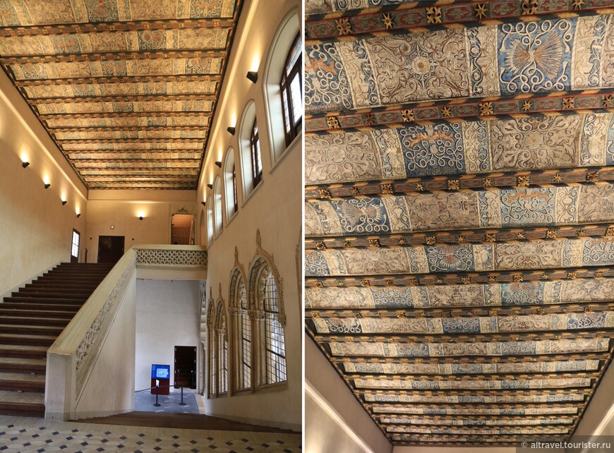 «Благородная лестница», ведущая наверх во дворец католических монархов, и потолок над ней.