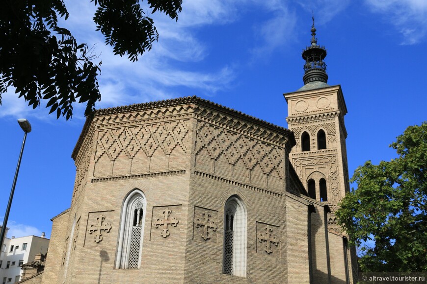 Стиль мудехар: церковь Св. Михаила (San Miguel de los Navarros, №10).