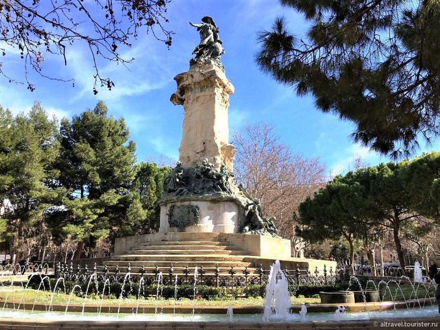 Памятник на площади Осад (интернет).