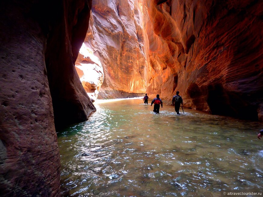 Внутри Узкого каньона (фото из интернета).
