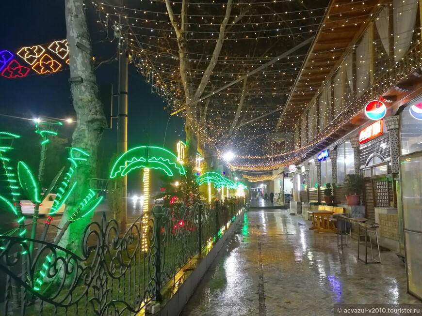 В новогоднем тучном граде Самарканде...