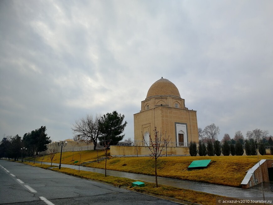 В новогоднем тучном граде Самарканде...