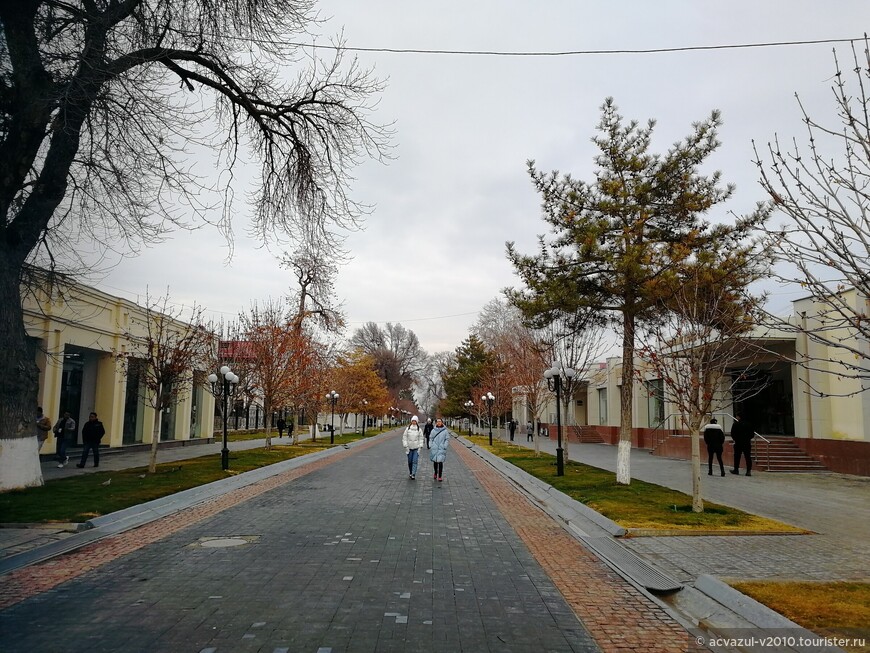 В новогоднем тучном граде Самарканде...