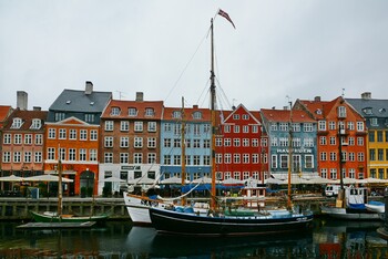 В Дании ослабили ограничения, связанные с COVID-19