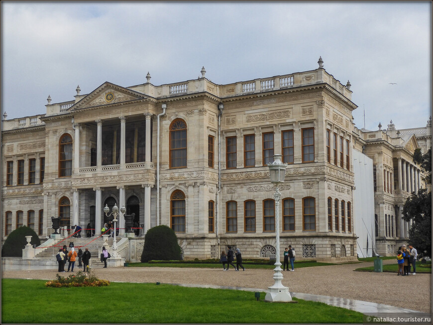 Дворец Долмабахче — символ расцвета и упадка Османской империи