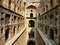 Колодец Аграсен Ки Баоли (Step Well) в Дели. Отличается от других тем, что лестницы только с одной стороны, с остальных сторон ниши и комнаты, где прятались от жары в древности