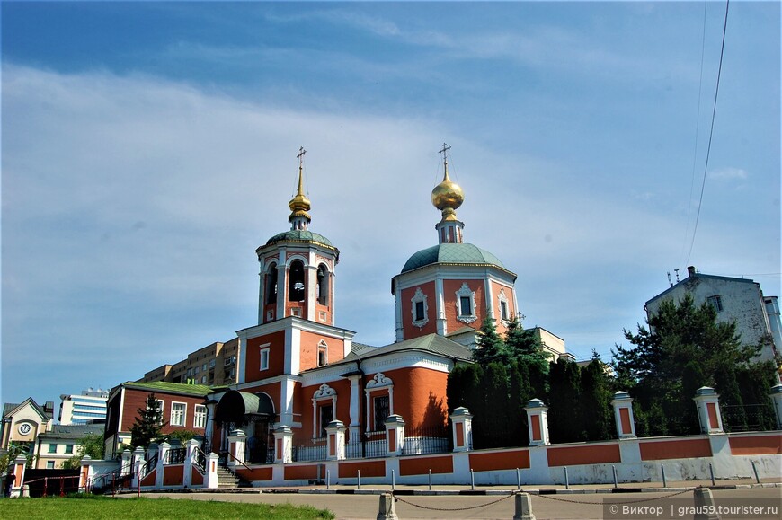 Сияют золотые купола над Москвой