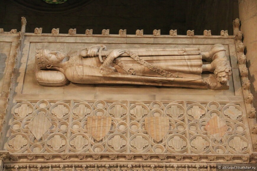 Саркофаг Хаиме I Завоевателя (1213-1276). Завоевал он Балеарские острова (Мальорку) и Валенсию.