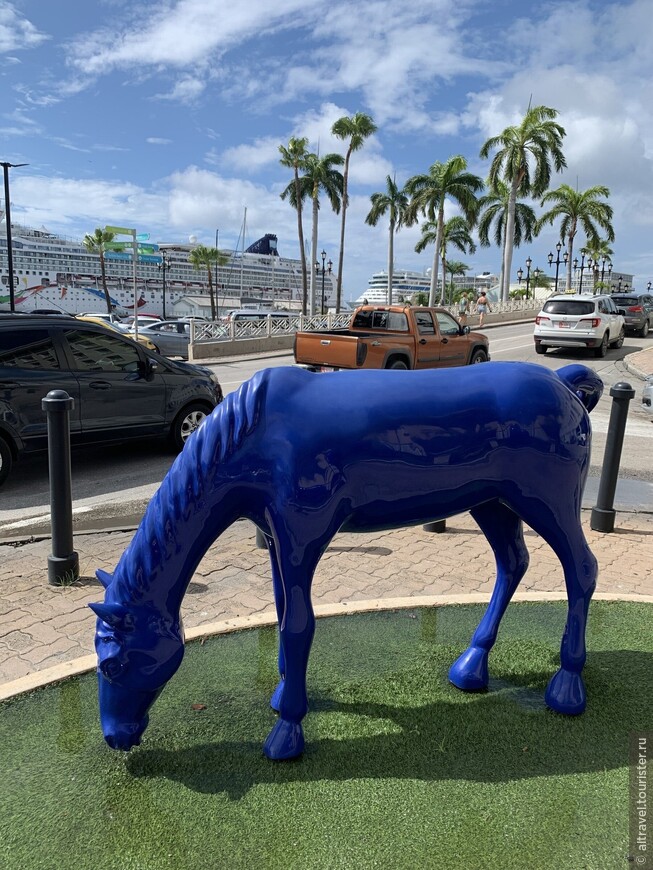 Cкульптура лошади рядом с Лошадиной бухтой.