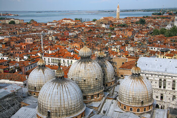 Чешскую туристку выдворили из Венеции за непристойную фотосессию 