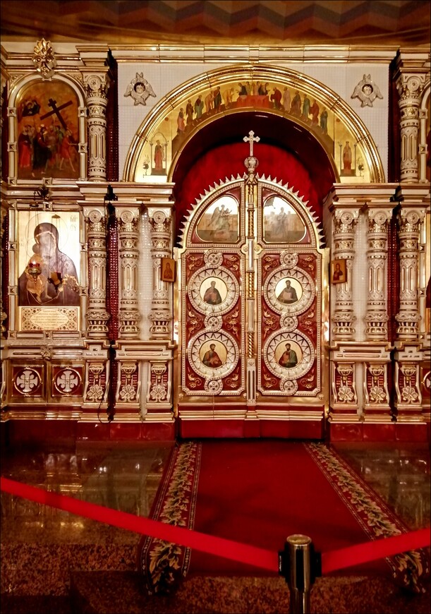 Храм-Памятник-на-крови в Екатеринбурге