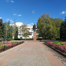 Площадь Черняховского и памятник