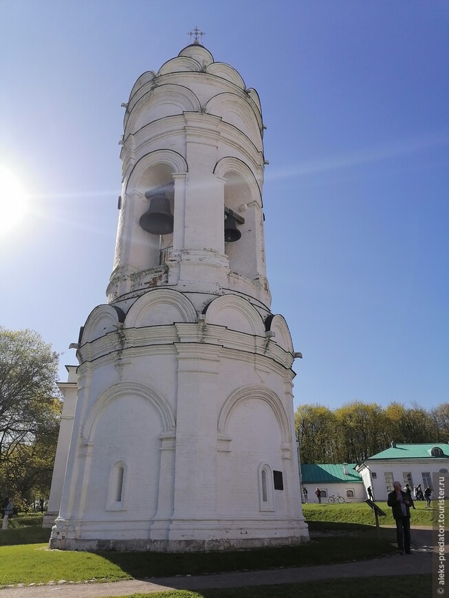 Солнечный майский день в Коломенском в Москве