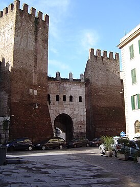 Вот так сейчас выглядят эти ворота в Риме (фото из Википедии)