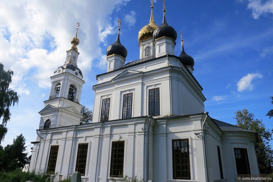 Церковь Вознесения Господня.Престолов в храме два:главный освящен во имя Вознесения Господня;в правом приделе престол освящен в честь мучениц Веры,Надежды,Любови и матери их Софии.