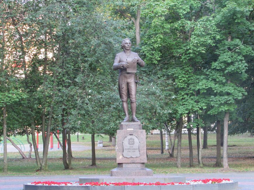 Памятник первому губернатору края - Гавриилу Романовичу Державину