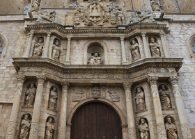 Барочный фасад церкви Santa Maria La Major.
