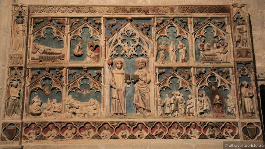 Полихромный каменный алтарь 14-го века.
