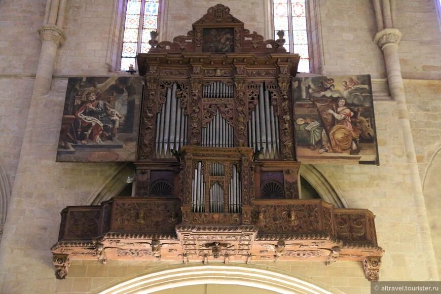 Орган 17-18-го веков в стиле каталонского барокко.