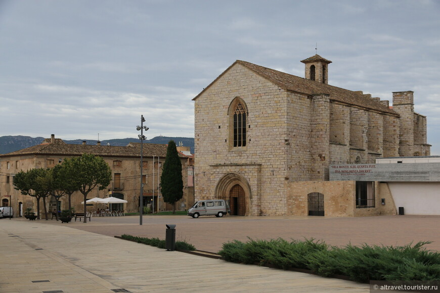 Францисканская церковь,  построена в районе 1220 года.