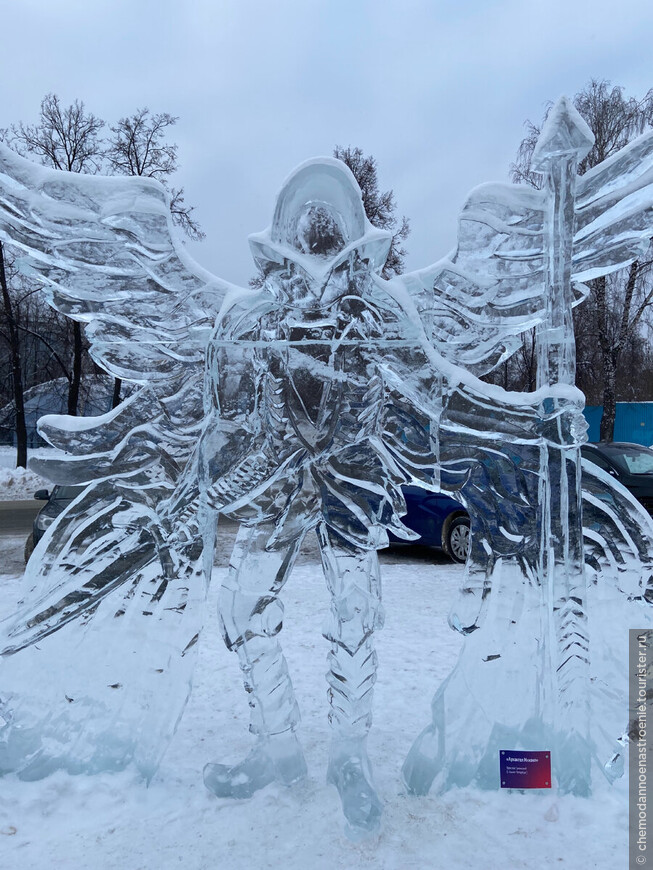 Ледовые ангелы — хрупкая красота на территории Михайловского собора в Ижевске