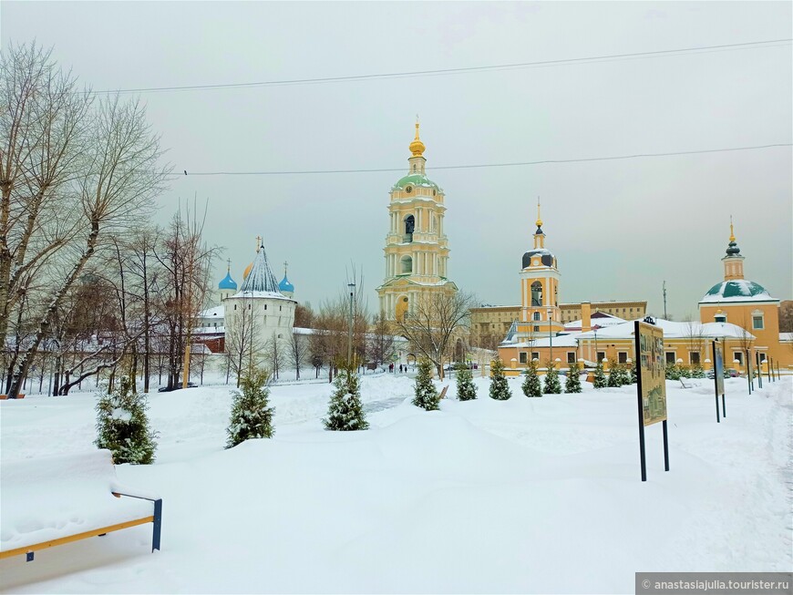 Прогулка по заснеженной, средневековой Москве, мимо каменных башен, петровских колоколов и незабытых усыпальниц
